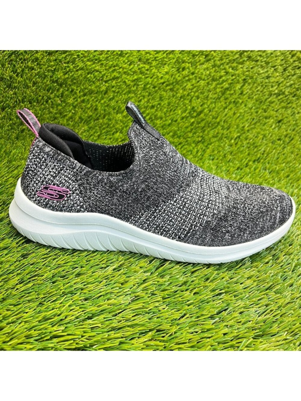 Skechers Ultra‎ Flex 2.0 Womens Size 10 Black Athletic Slip On Shoes Sneakers